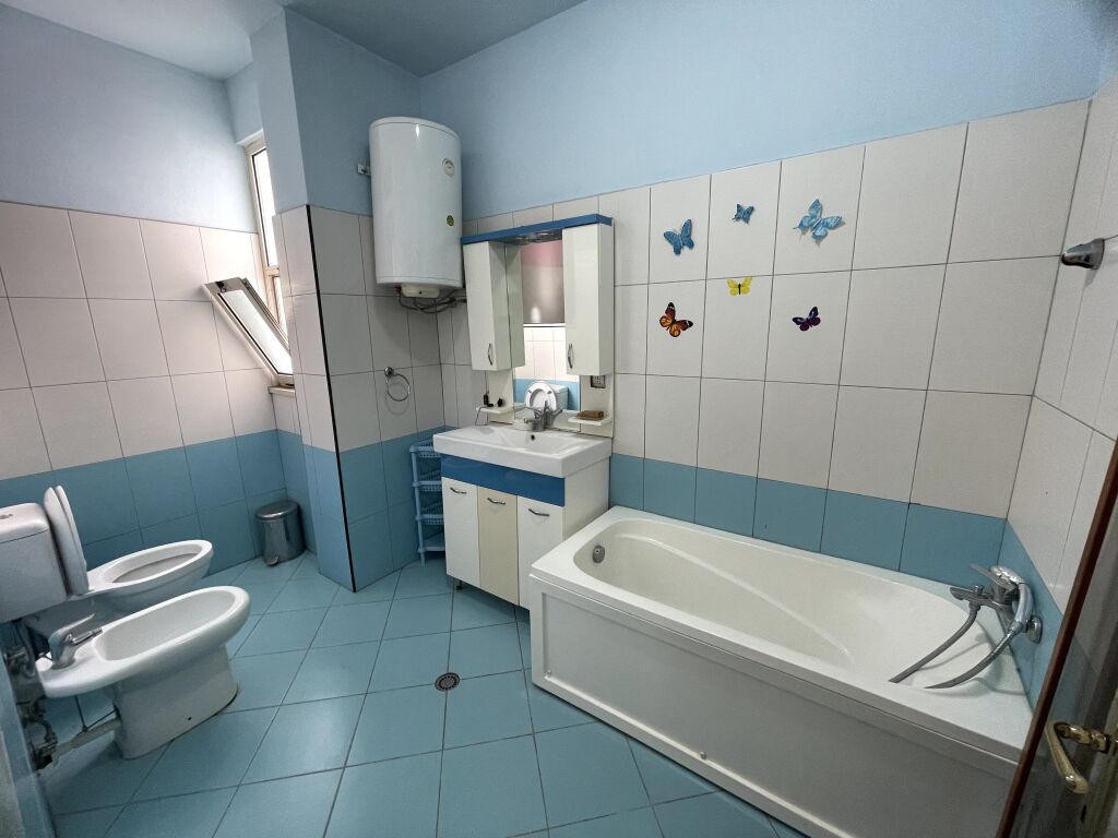 Jepet me qera, Apartament 2+1 + Depo, Tek Kazazi – Durrës.