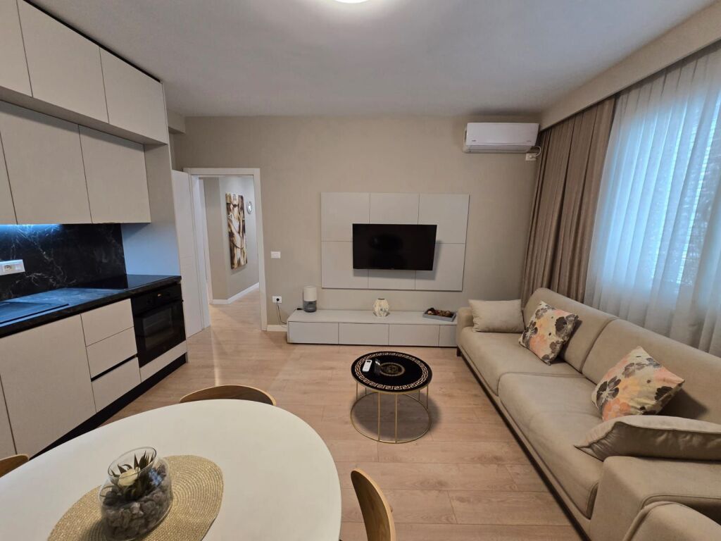 FOR RENT: 2+1 APARTMENT_ KAVAJËS STREET, NEAR THE ORTHODOX CHURCH BUSINESS CENTER G-KAM