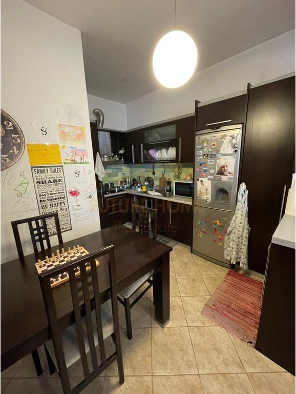 Shitet, Apartament 2+1 , Rruga e Kavajës,Tiranë