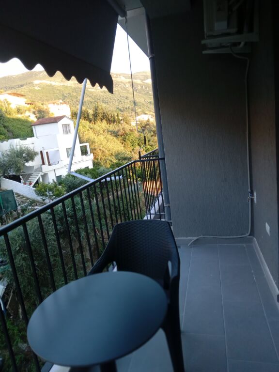 🏡 IN AFFITTO – APPARTAMENTO 1+1 | LUNGOMARE, VLORË 🌊