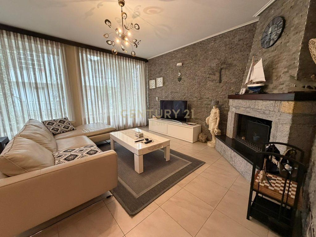Villa in Vendita a Qerret !