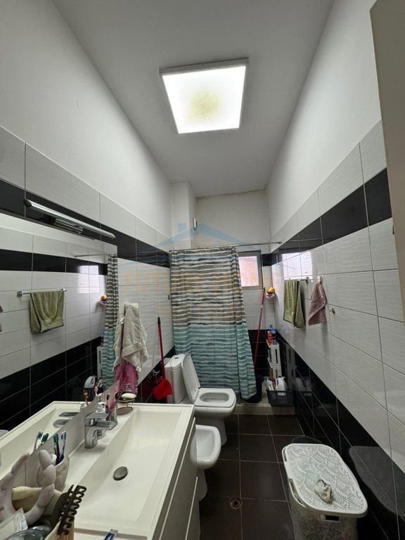 Shitet, Apartament 2+1, Unaza e Re