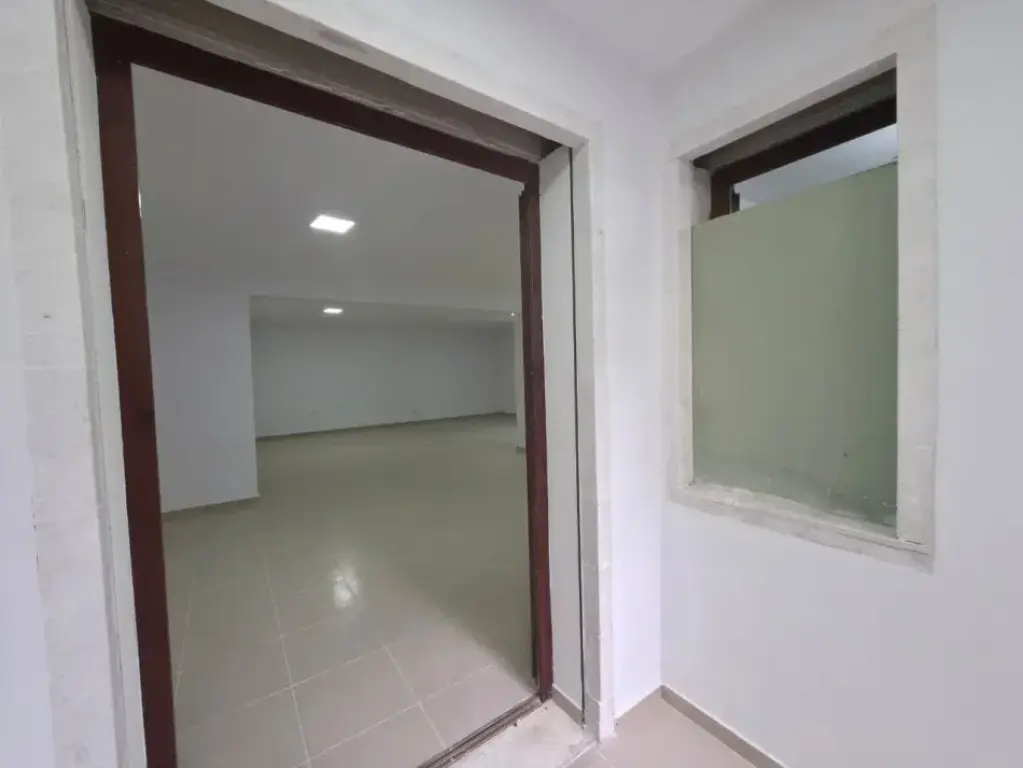 IN AFFITTO: Unità commerciale 90 m² Al Giardino Botanico