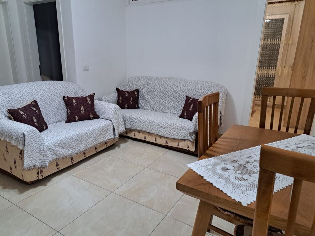 Jepet me qera Apartamneti 2+1 Astir Rruga Sokrat Miho 450 mije leke