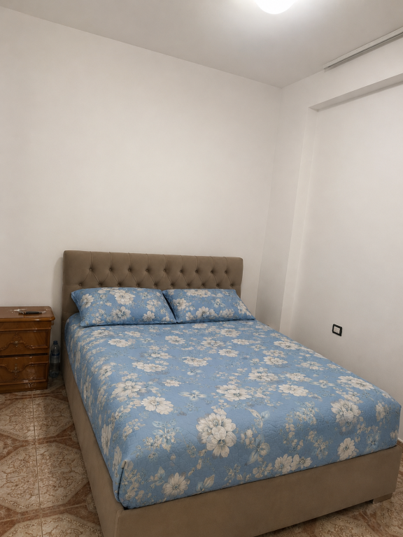 All'ingresso di Komuna Parisit viene affittato un appartamento 1+1 !