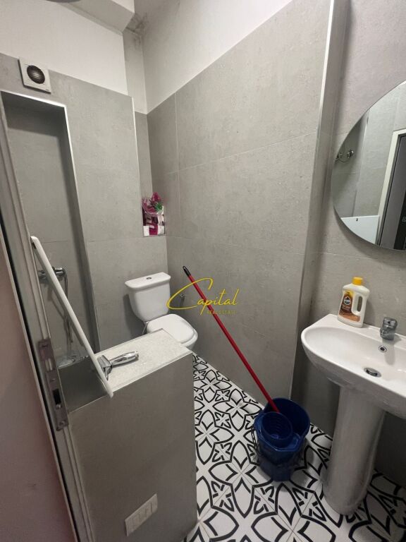 APARTAMENT EM QIRA 1+1 RRUGA E BARRIKADAVE 50.000 LEKE
