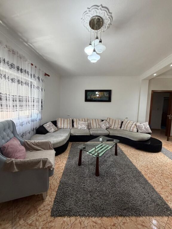 JEPET ME QIRA APARTAMENT 2+1, PJESE E KATIT TE VILES