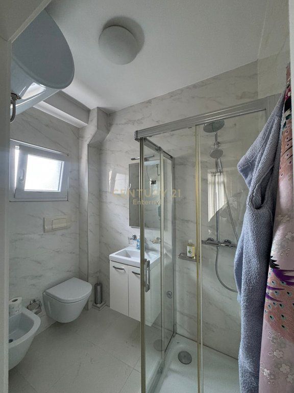 Shitet Apartament 2+1 tek Ish Garda