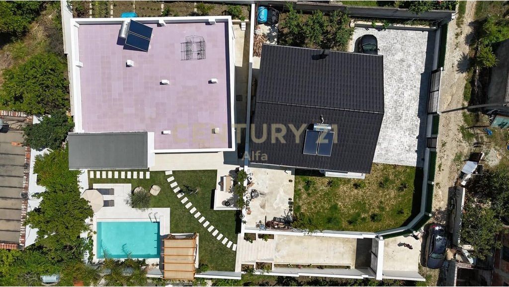 Villa Unica in Vendita a Paskuqan!