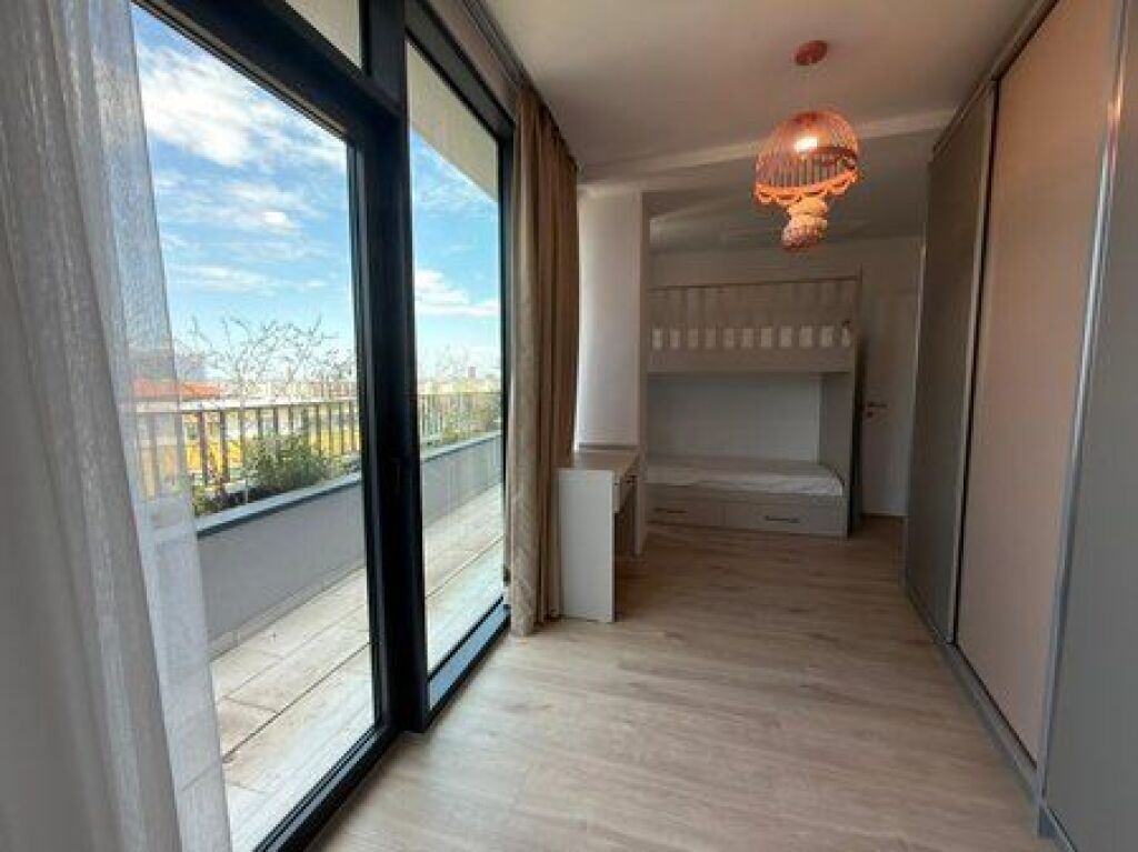 Shitet Apartament 2+1+2 te Rezidenca Lake View!