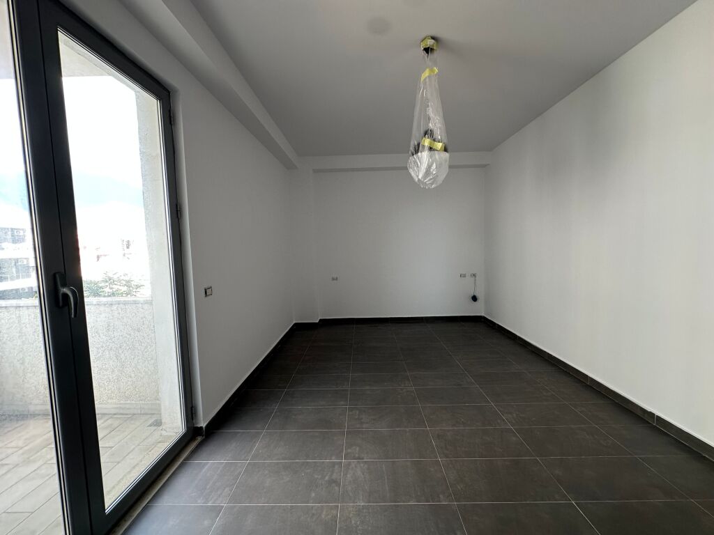 Shitet, Apartament 2+1, Kinostudio, Tiranë