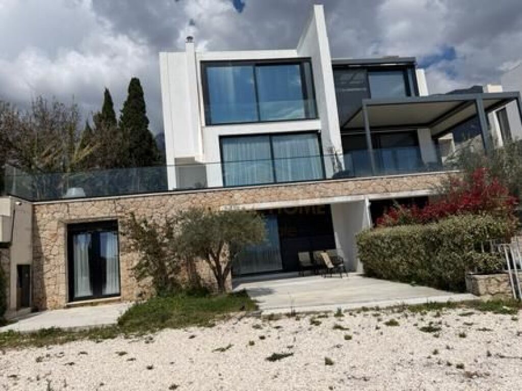 Shitet, 2 Apartamente bashke, Drimadhe