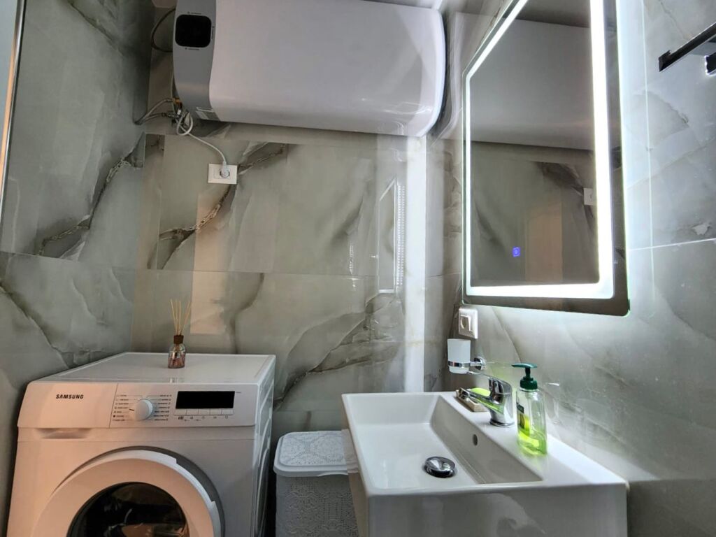 In Affitto: 2+1 🔑 Moderno &amp; Nuovo 📍 BLLOK/GARDA - Super Investimento (4° Piano Non Ultimo) - 75.000 Leke/Mese