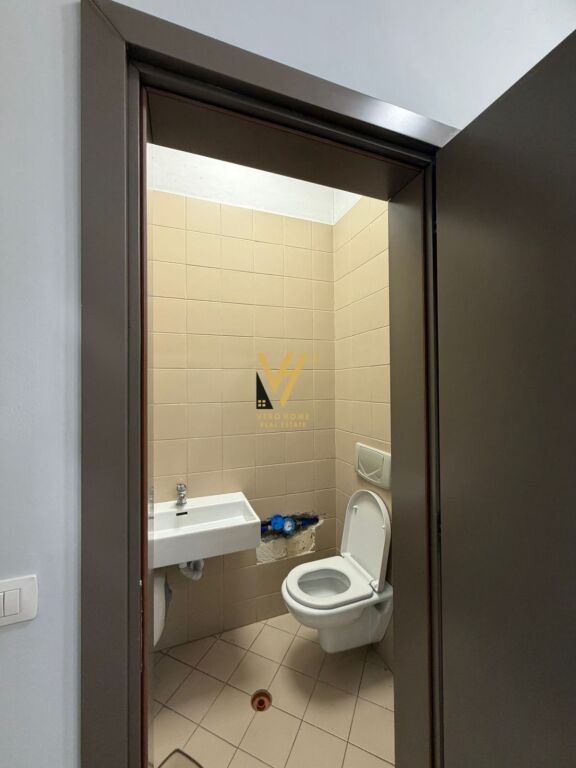 UFFICIO 60 M2 IN AFFITTO IN VIA KAVAJES 800 EURO