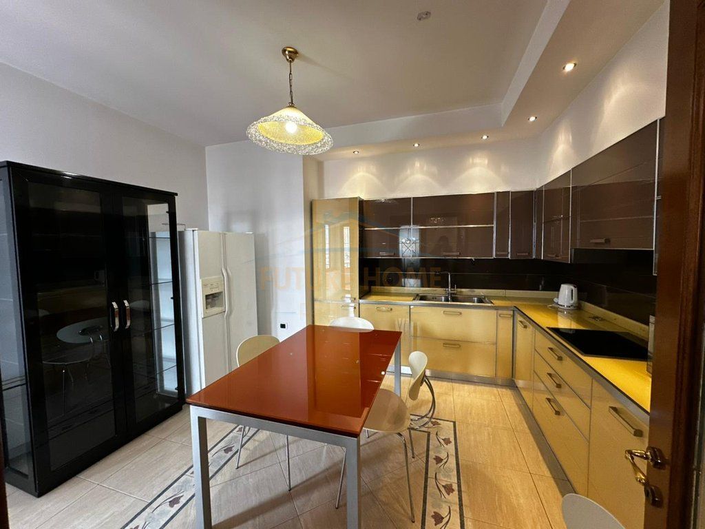 Qira, Apartament 4+1+3, Blloku, Tiranë