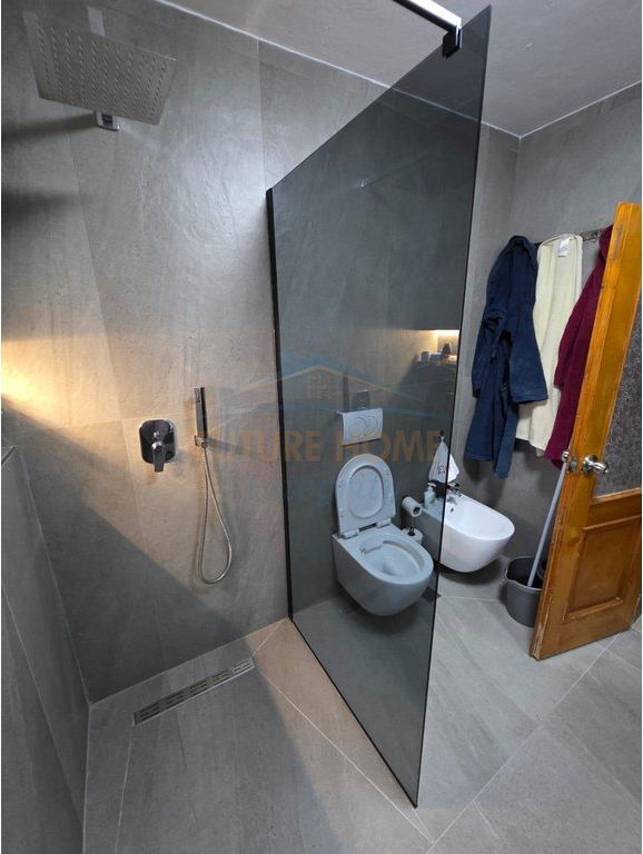 In vendita, Appartamento 3+1+2, 21 Dhjetori, Tirana.