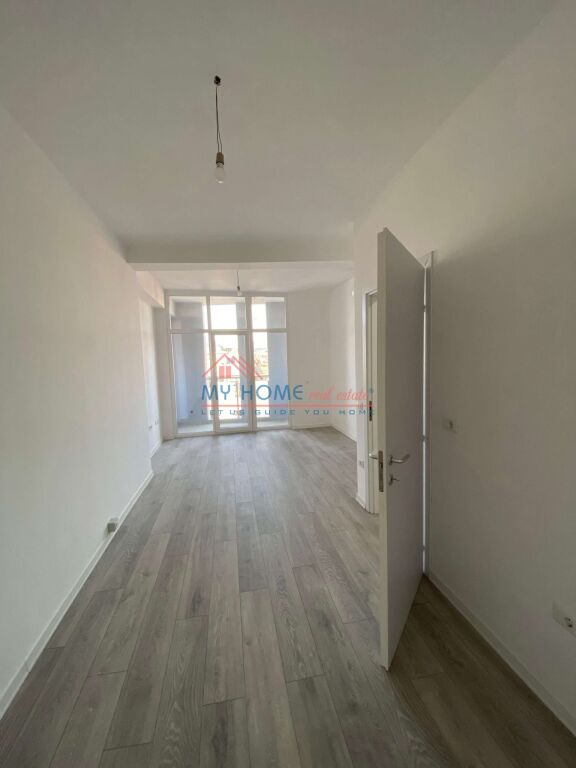 Office for Rent Commune of Paris in Tirana