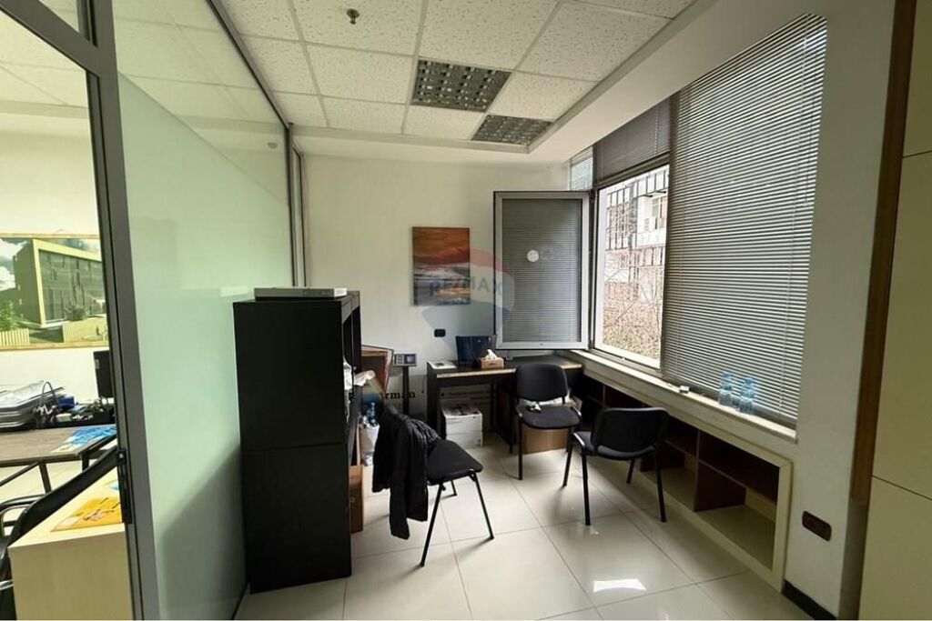 Ufficio - In Affitto - Blloku, Tirana