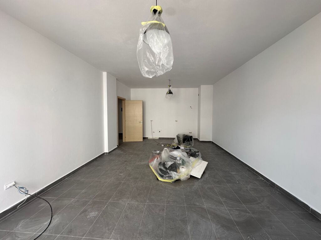 Shitet, Apartament 2+1, Kinostudio, Tiranë
