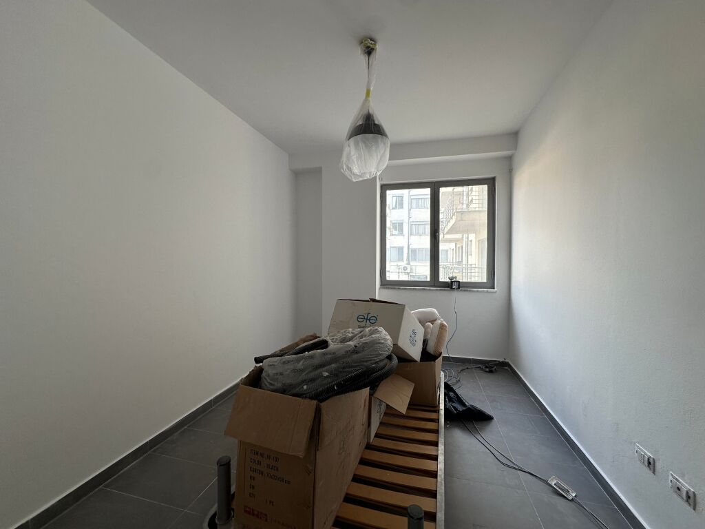 Shitet, Apartament 2+1, Kinostudio, Tiranë
