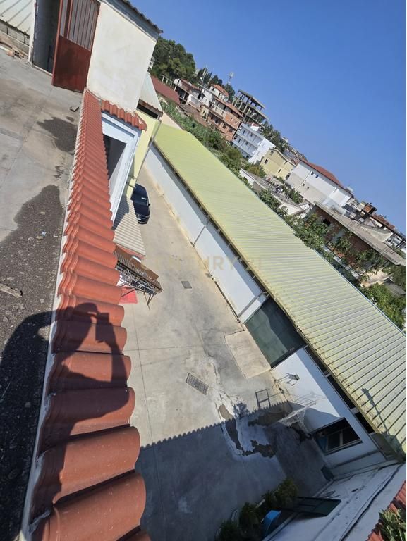 Shitet Magazinë në Durrës ( Cmimi per m2 420 euro) !!!