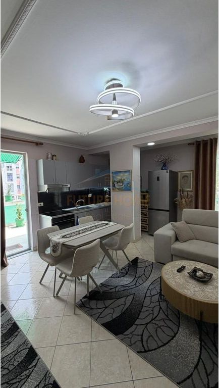Shitet, Apartament 2+1+2, Fresk