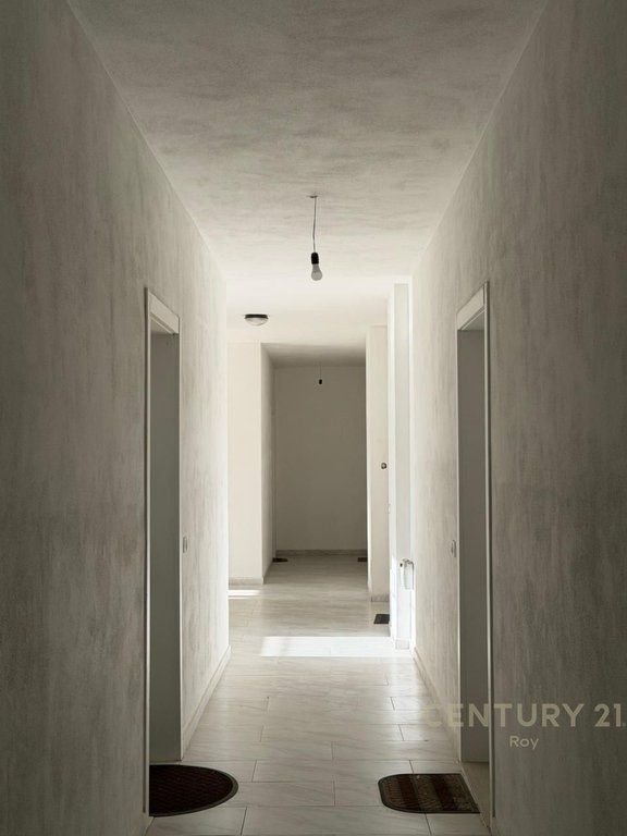 APARTAMENT 1+1 PER SHITJE NE QENDER TE GOLEMIT!!!