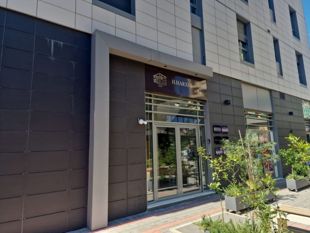 Locale di lusso per uffici in affitto in Via Kavaja!