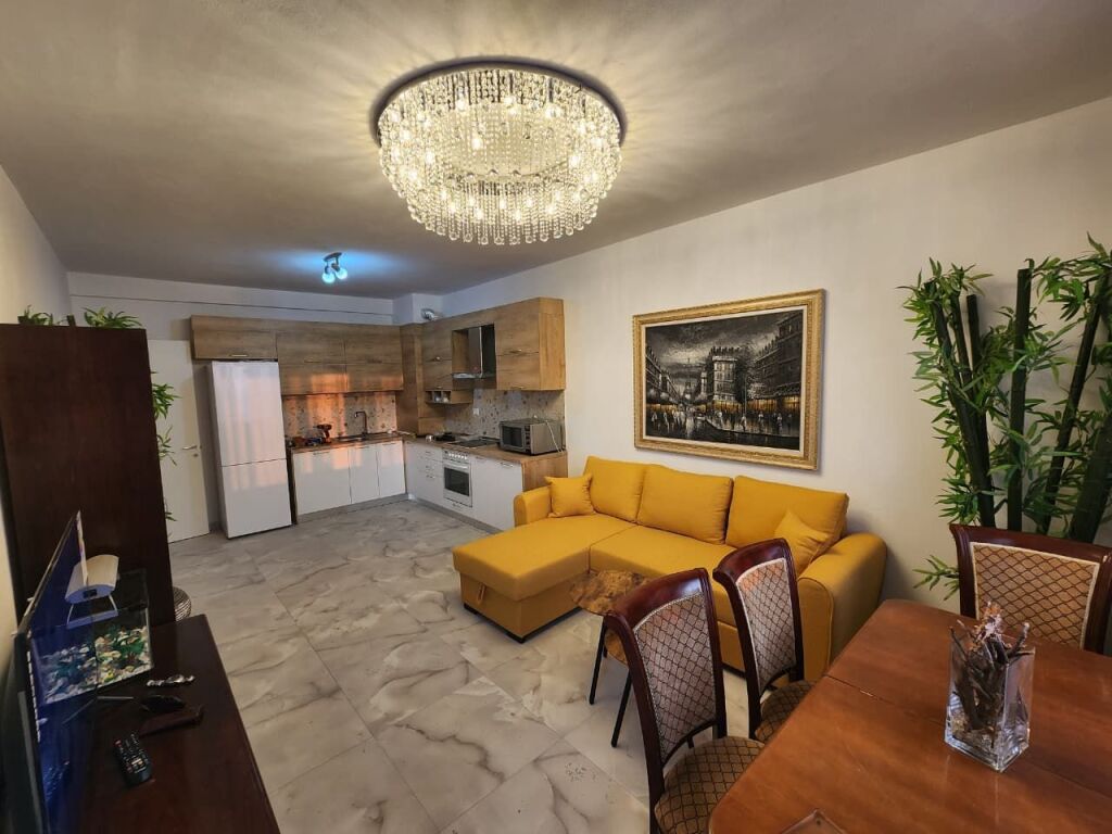 Jepet me qera Apartamenti 2+1+ Garazh , Univers City 450 mije leke