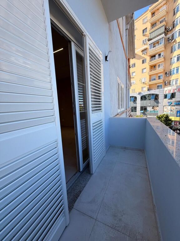 Locale Commerciale in Affitto – Stazione Ferroviaria, Durazzo
