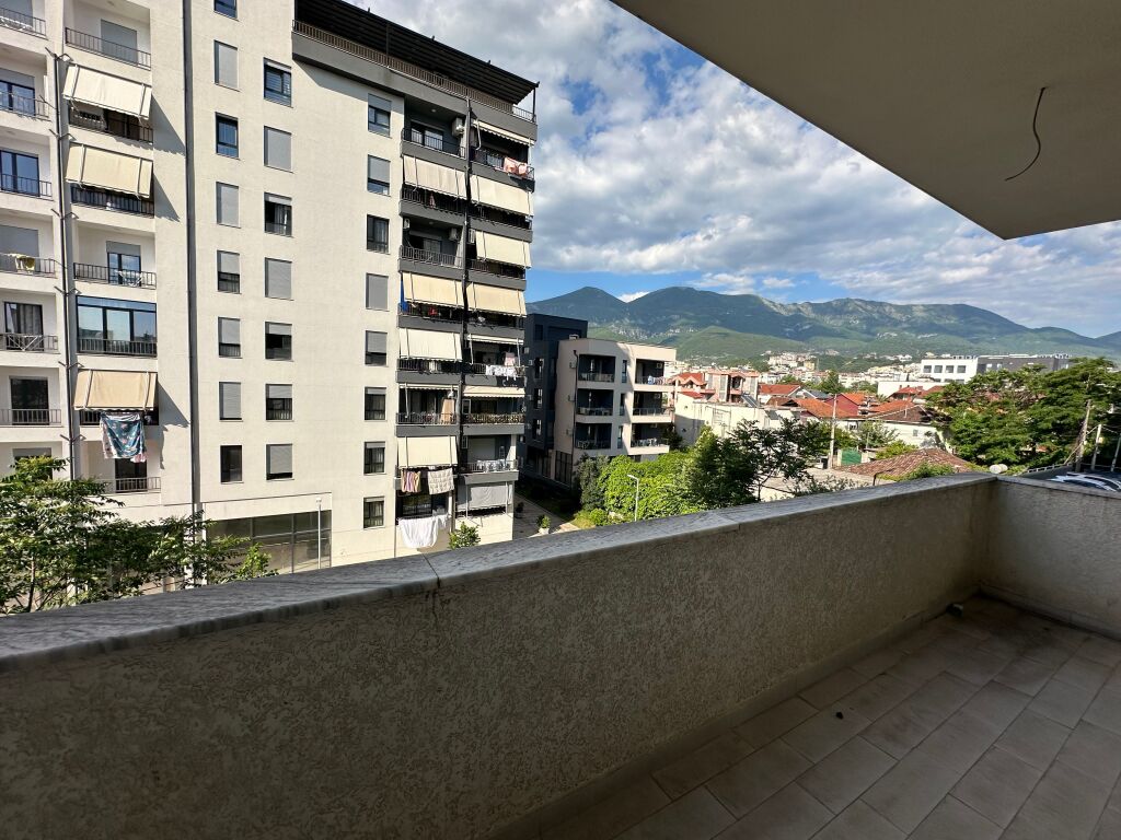 Shitet, Apartament 2+1, Kinostudio, Tiranë