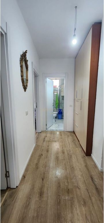 AFFITTASI APPARTAMENTO 2+1+2 CON VERANDA, QUARTIERE 17, DURRES !