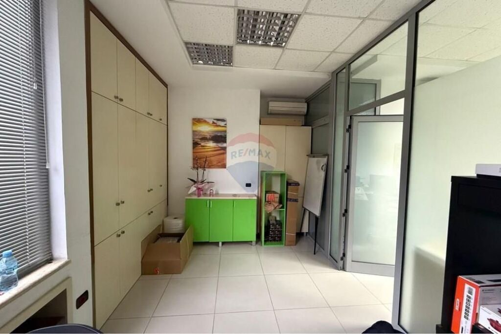Ufficio - In Affitto - Blloku, Tirana