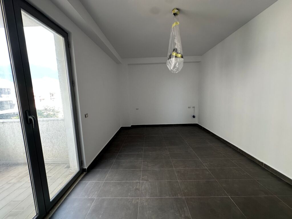 Shitet, Apartament 2+1, Kinostudio, Tiranë
