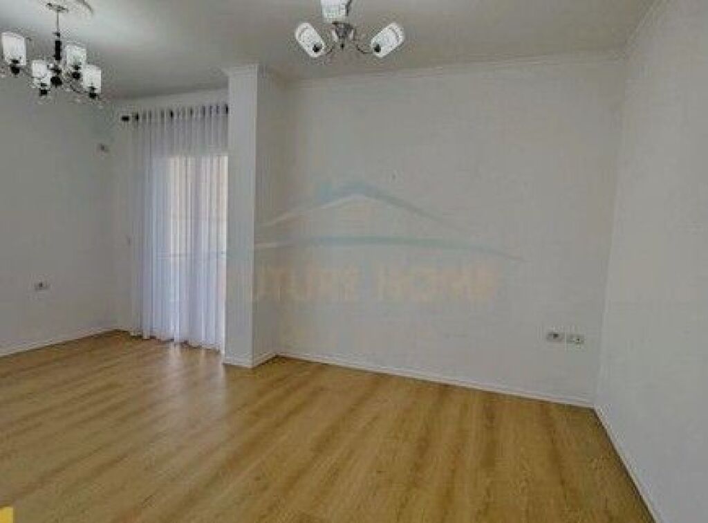 Disponiamo in vendita, appartamento 2+1, Via Dajti, nella zona di Fresku.