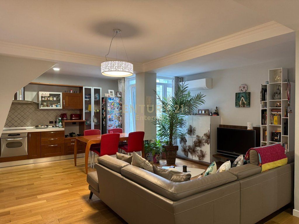 Shitet Apartament 2+1 tek Ish Garda