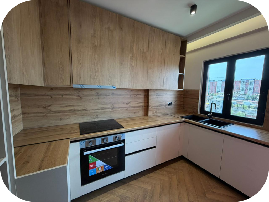 Apartament 2+1 + Gardërobë për Shitje | Përballë Kompleksit Delijorgji