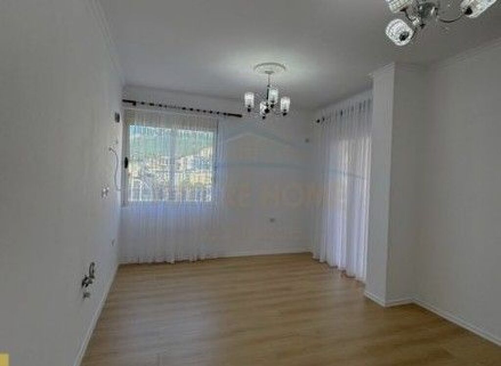 Disponiamo in vendita, appartamento 2+1, Via Dajti, nella zona di Fresku.