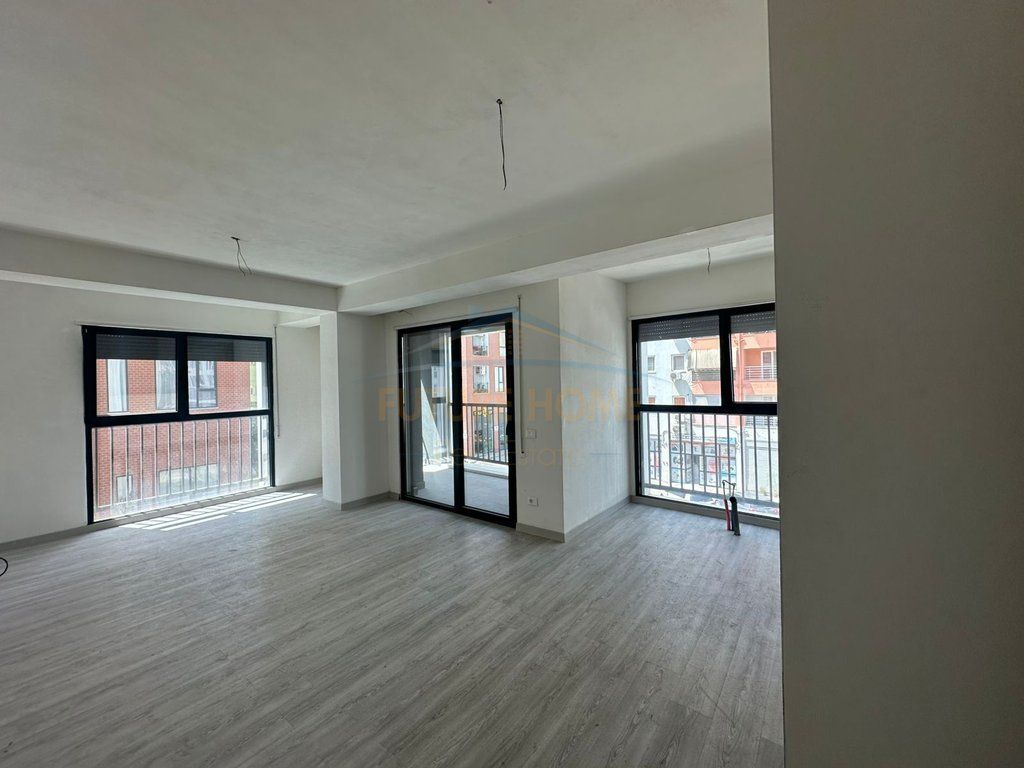 Shitet Apartament 3+1+2 , Bulevardi i Ri , Tirane.