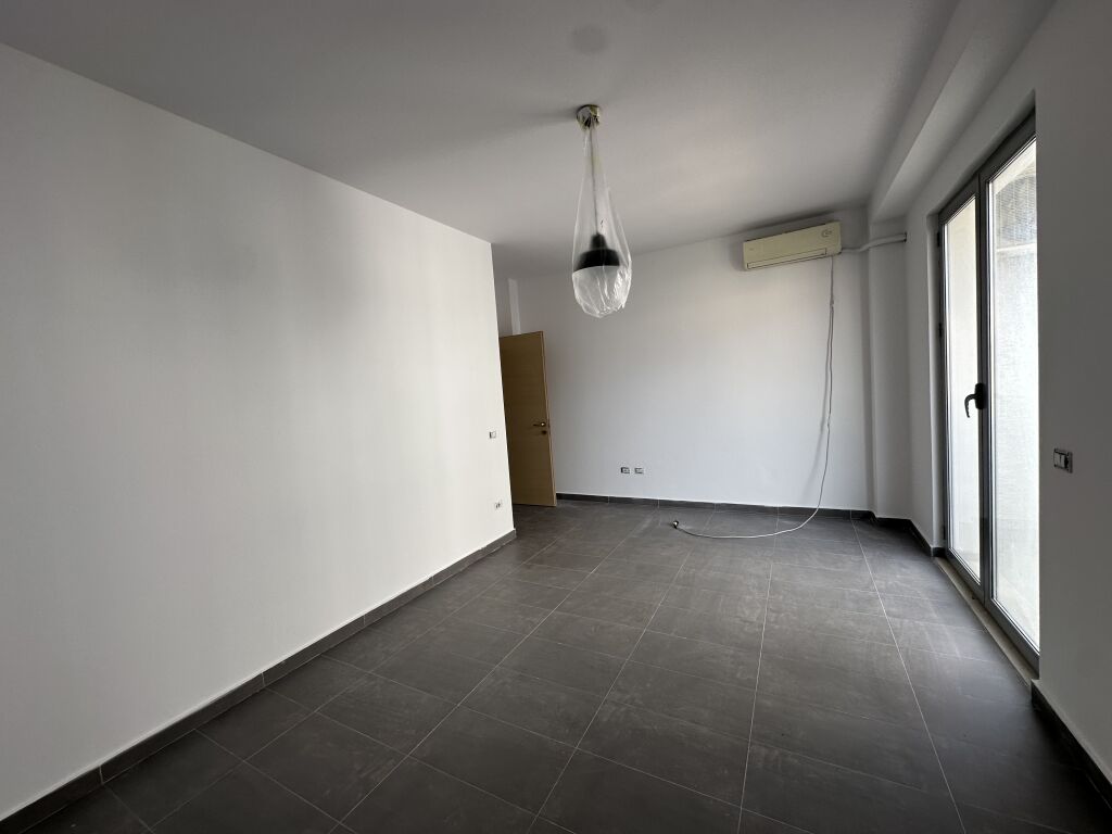 Shitet, Apartament 2+1, Kinostudio, Tiranë