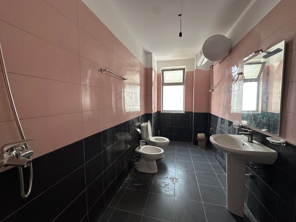 Shitet, Apartament 2+1, Kinostudio, Tiranë