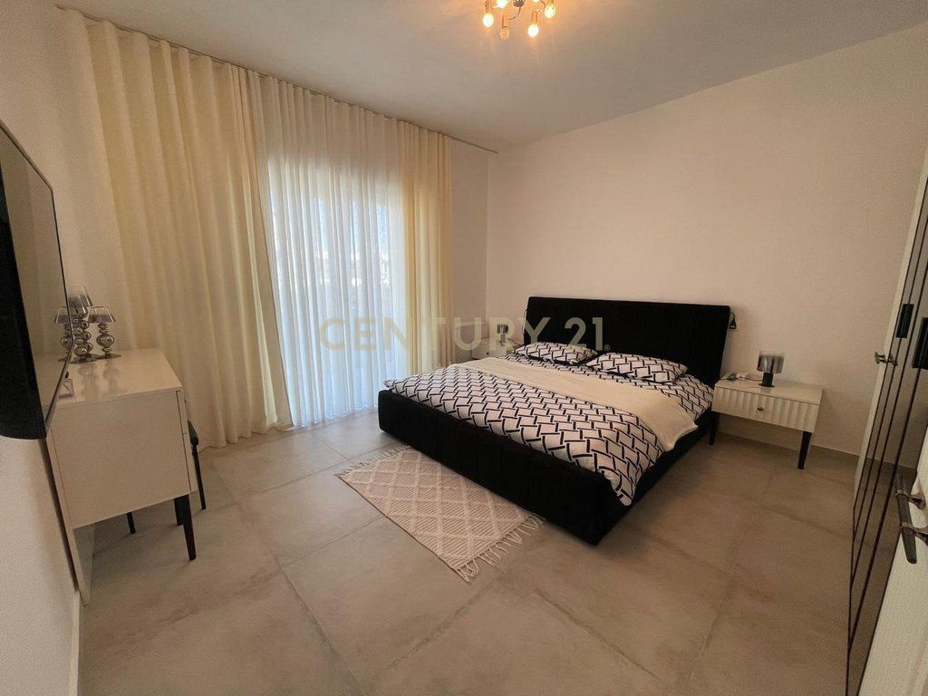 Super Vilë 3-Katëshe për Shitje në Plazh, Durrës – Pranë Rrotës së Kuqe