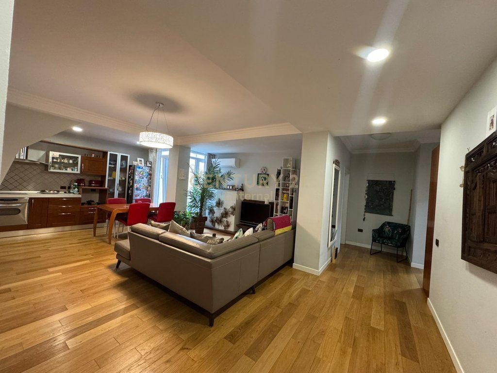 Shitet Apartament 2+1 tek Ish Garda