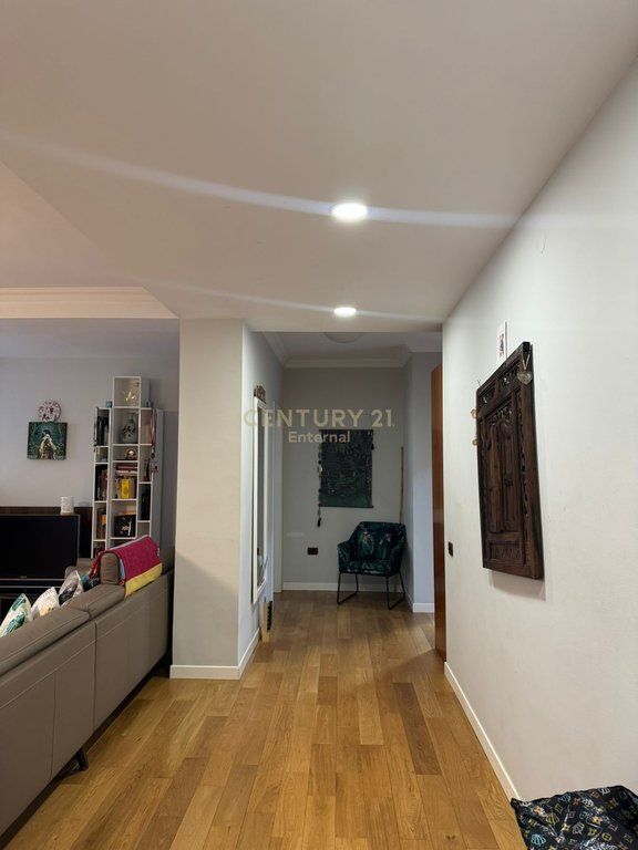 Shitet Apartament 2+1 tek Ish Garda