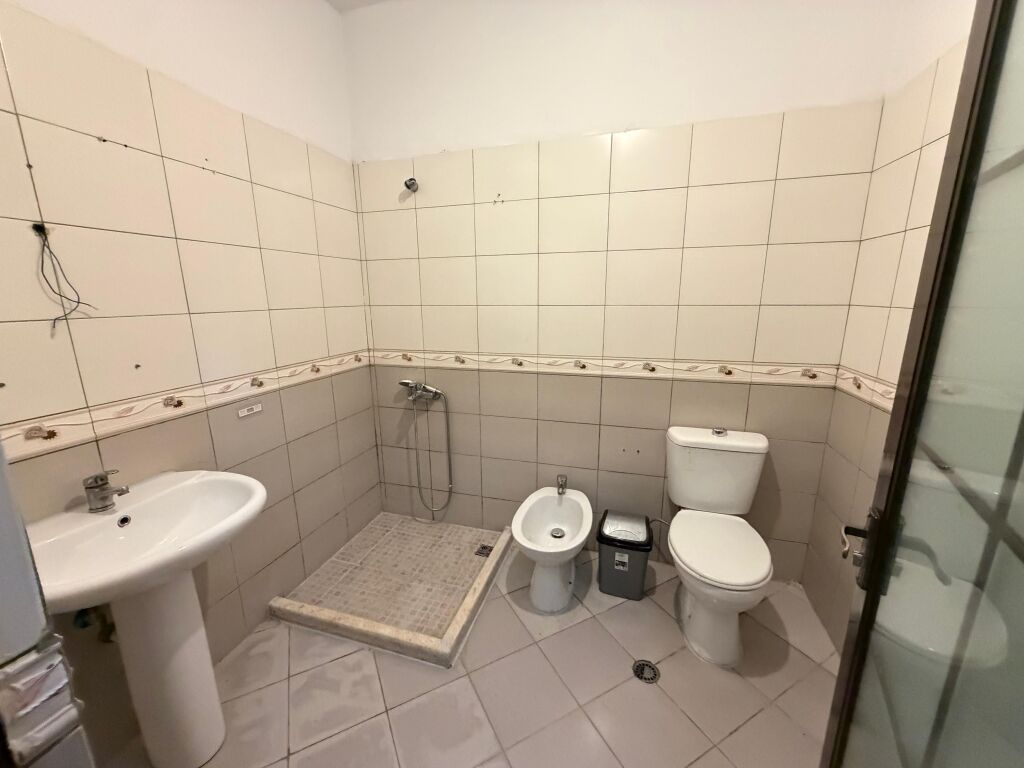 For rent 1+1. 400€. Train Station. Tirane