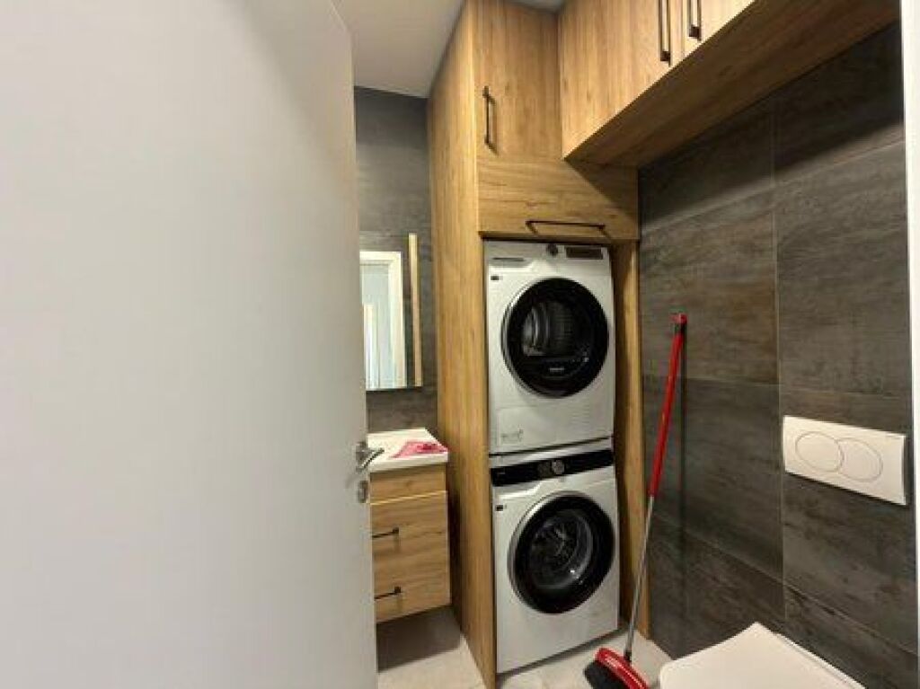 Shitet Apartament 2+1+2 te Rezidenca Lake View!