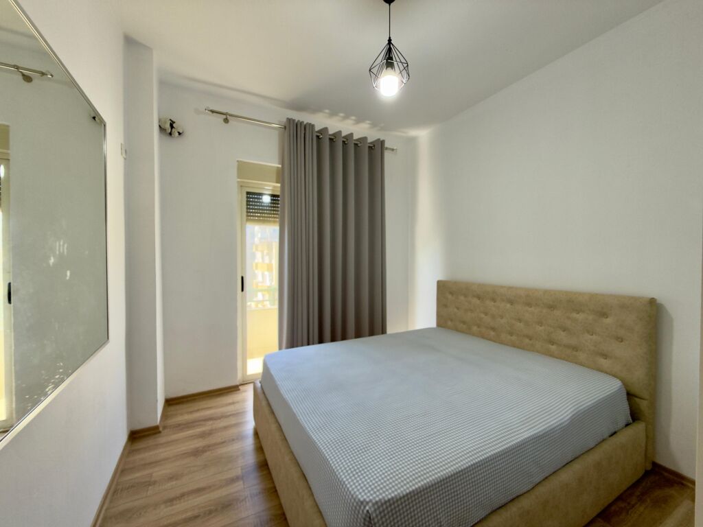 Shitet, Apartament 1+1, Tek Epidamn – Golem.