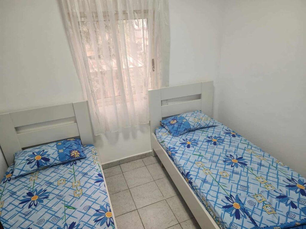 In vendita, appartamento 2+1, a Shkëmbin e Kavajës – Seconda linea sul mare.