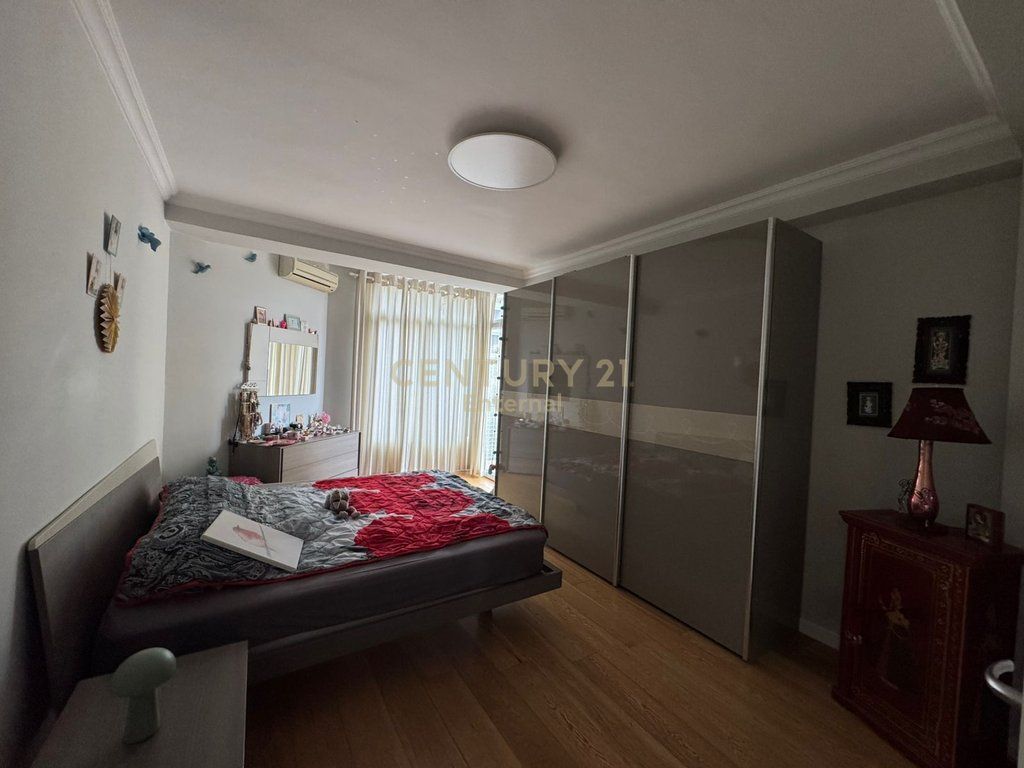 Shitet Apartament 2+1 tek Ish Garda
