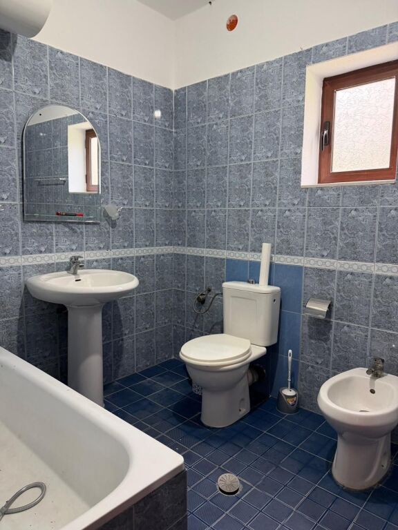 JEPET ME QIRA APARTAMENT 2+1, PJESE E KATIT TE VILES